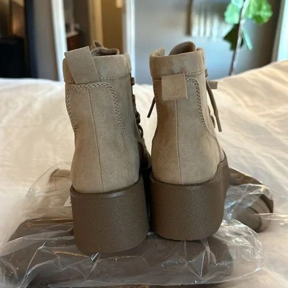 Old Navy Women’s Chukka Boots – Size 8, Gray Suede, Lace-Up Desert Style, Casual - Picture 4 of 6